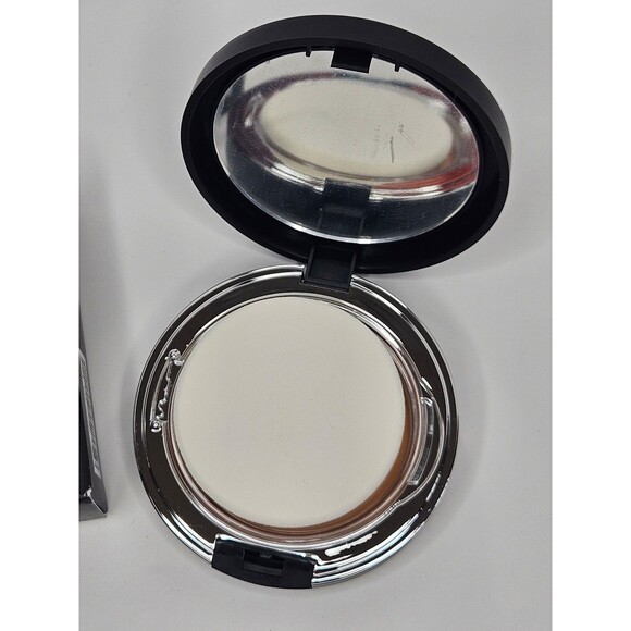 New Younique Mineral Touch Pressed Powder Foundation Satin .31oz New in Box - Picture 3 of 7